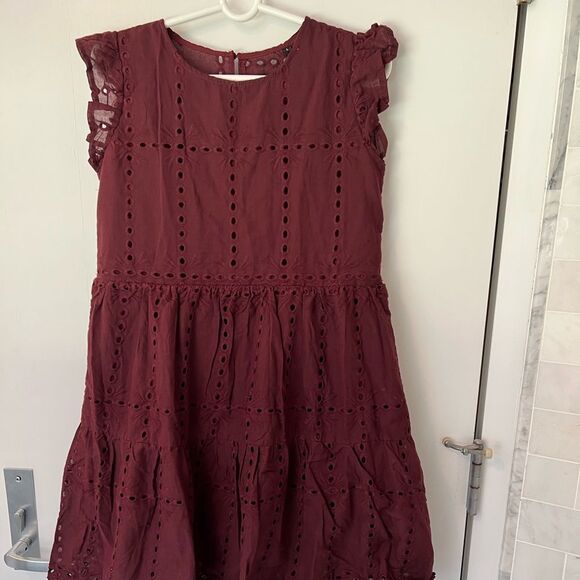 Dresses & Skirts - Cute eyelet dress
